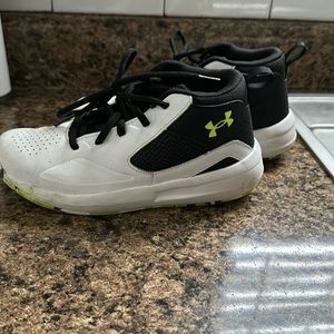 Gently worn, boys under armour sneakers
